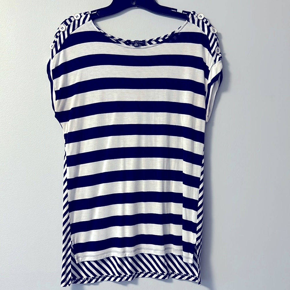 The Limited - M - Women’s top - deep navy blue - cute - worn but good shape!